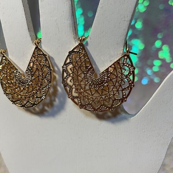 Large new dangle earrings  - Picture 2 of 3